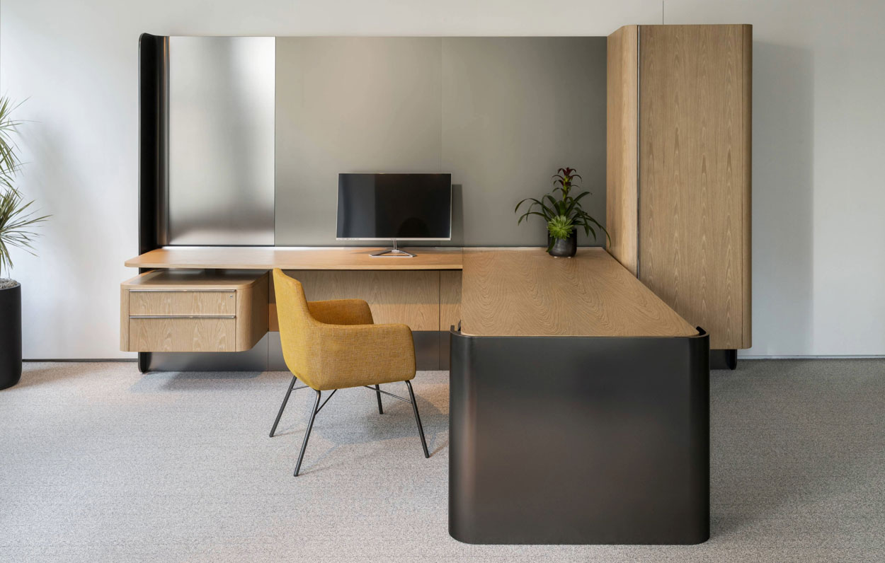 Cloak Associate Office #512 EV Natural Rattan + #316 Matte Mirror Black 1