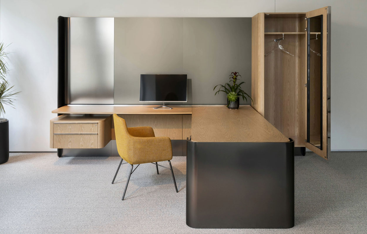 Cloak Associate Office #512 EV Natural Rattan + #316 Matte Mirror Black 2