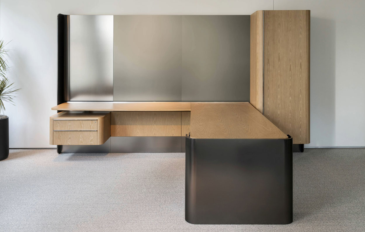 Cloak Associate Office #512 EV Natural Rattan + #316 Matte Mirror Black 3
