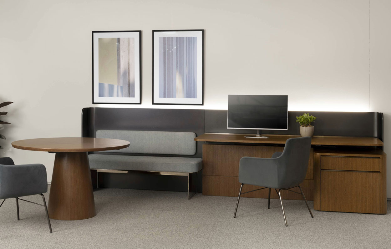 Cloak Huddle #503 EV Walnut + #317 Polished Mirror Black + #024 Bronze Lacquer 1