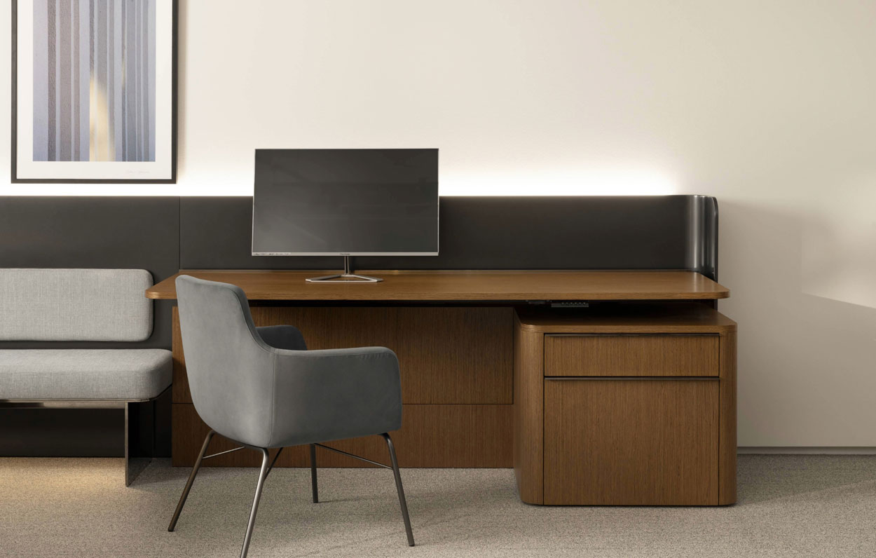 Cloak Huddle #503 EV Walnut + #317 Polished Mirror Black + #024 Bronze Lacquer 5
