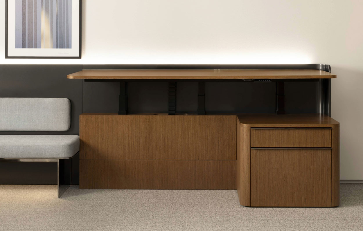 Cloak Huddle #503 EV Walnut + #317 Polished Mirror Black + #024 Bronze Lacquer 6