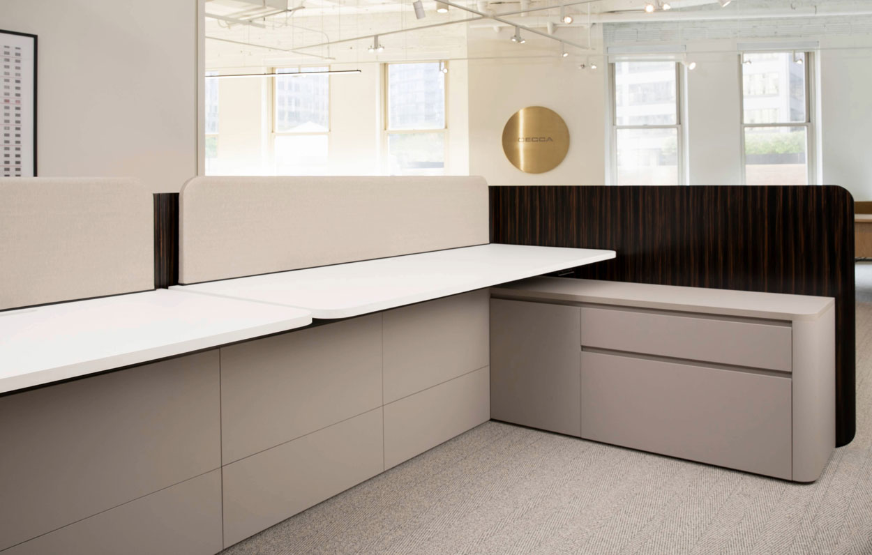 Cloak Workstation #130 Ebony + Fenix Laminate 6